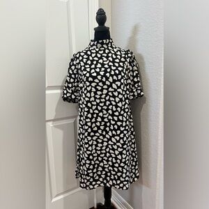 NWT Ann Taylor Size XS Black Heart Pattern Short Sleeve Mock Neck Shift Dress